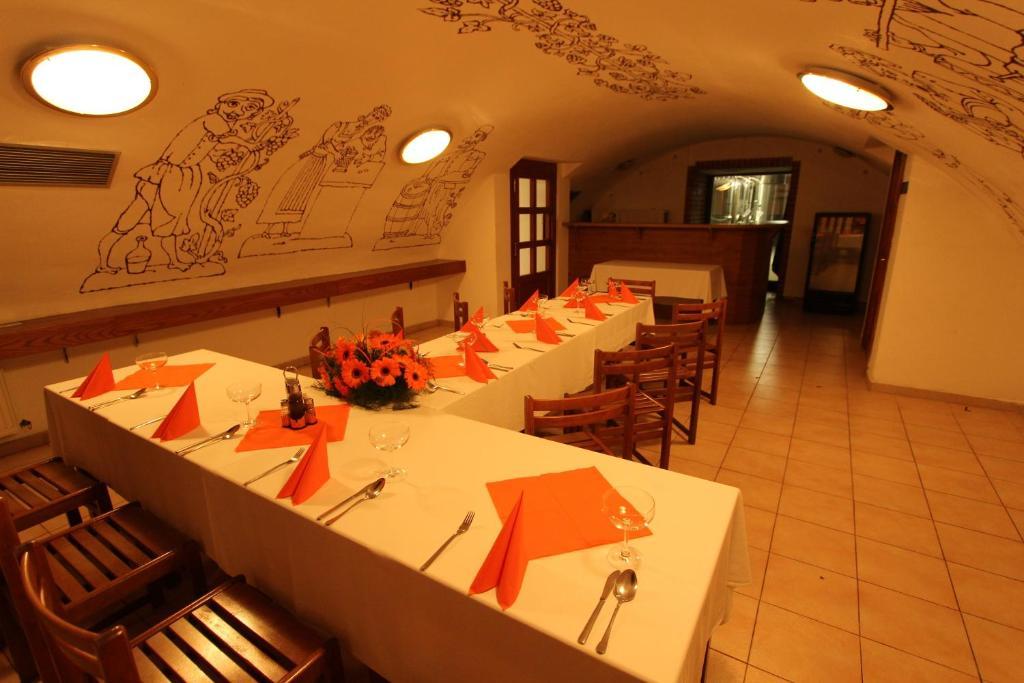 Hotel Excelent Rymarov Exterior photo